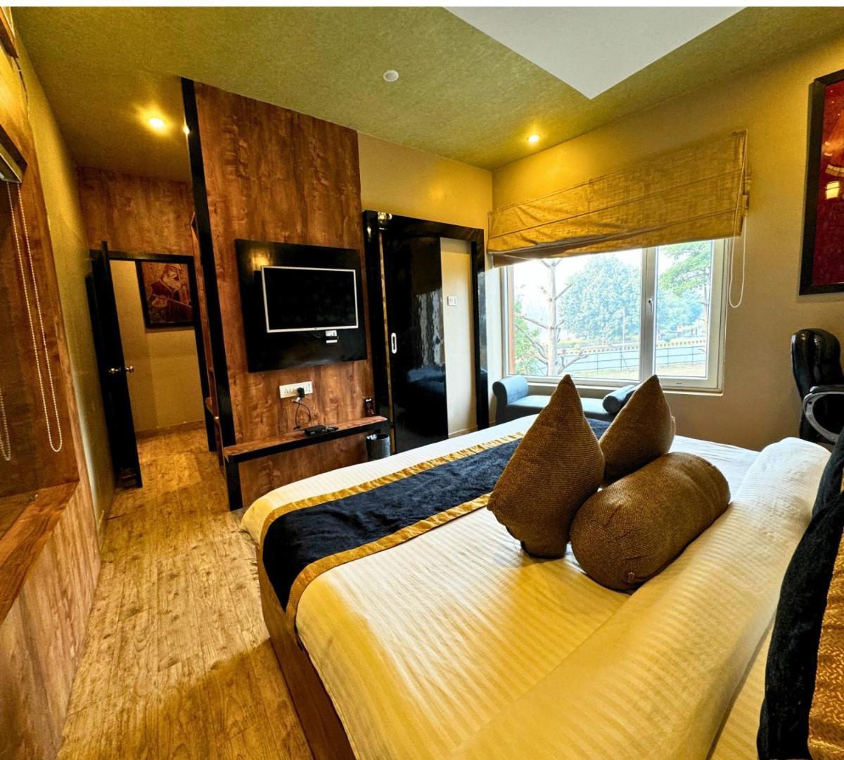 Hotel Runway Inn Pura Raghunath Экстерьер фото