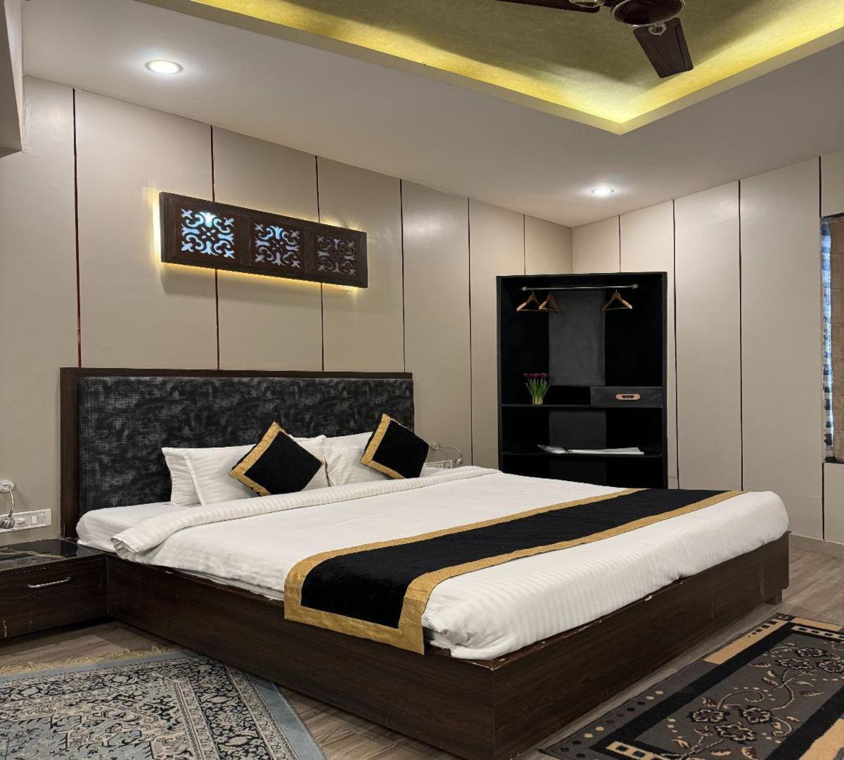 Hotel Runway Inn Pura Raghunath Экстерьер фото