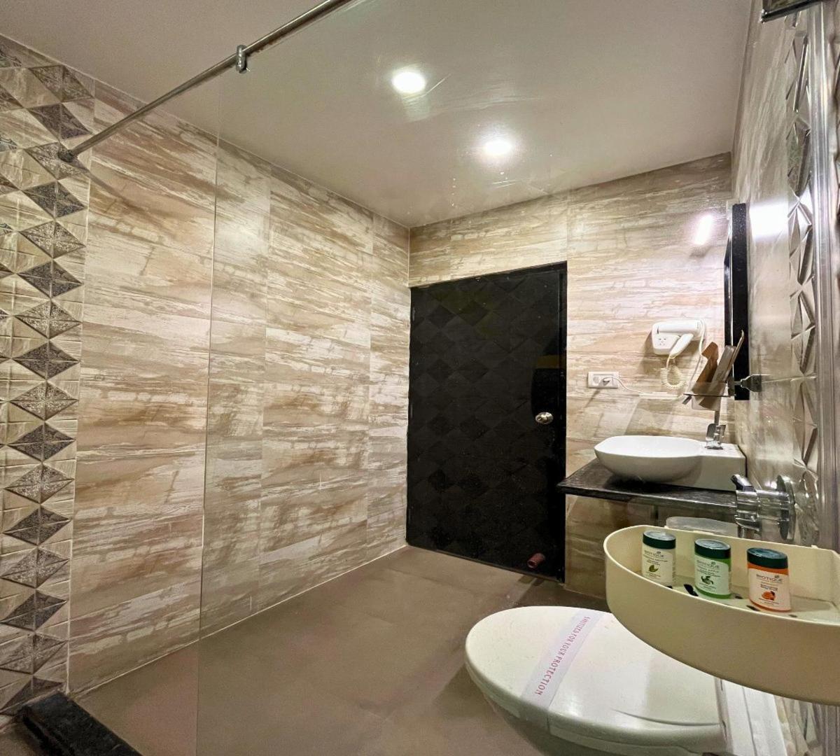 Hotel Runway Inn Pura Raghunath Экстерьер фото
